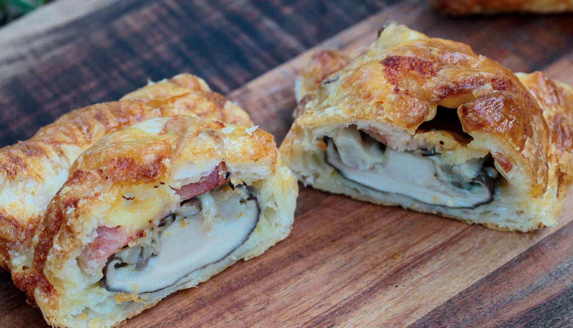 吉野原木栽培椎茸としめじベーコンチーズパイ