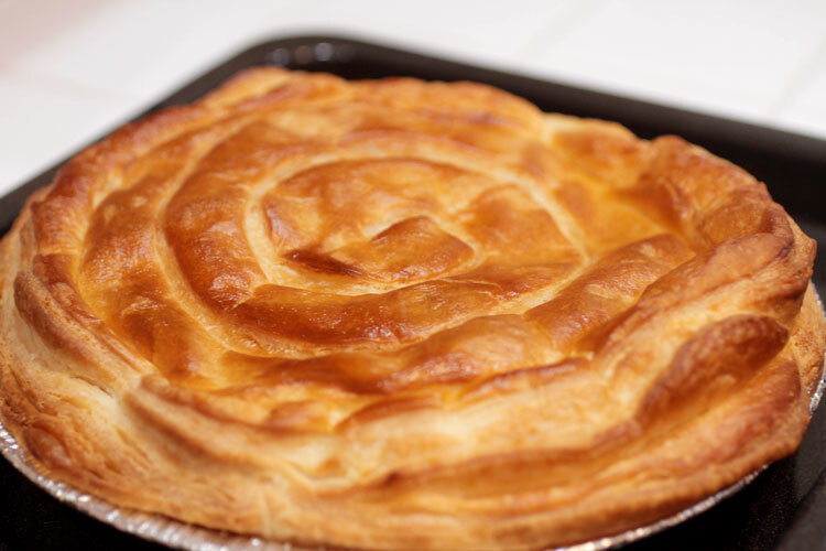 パイ専門店パイグルグルのガスオーブンで焼くミートパイ