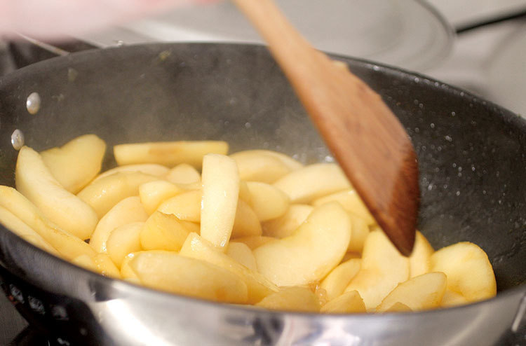 パイ専門店のアップルフィリング作り