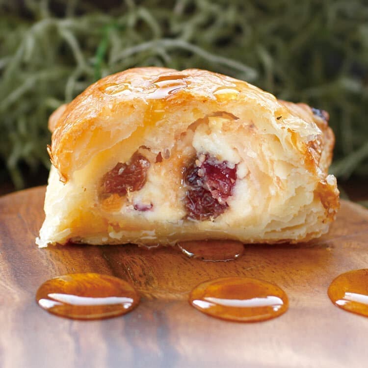 クリームチーズとドライフルーツのパイ