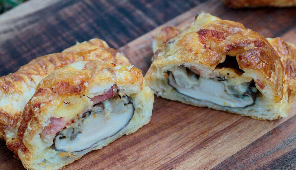 吉野原木栽培したけwithしめじベーコンチーズパイ